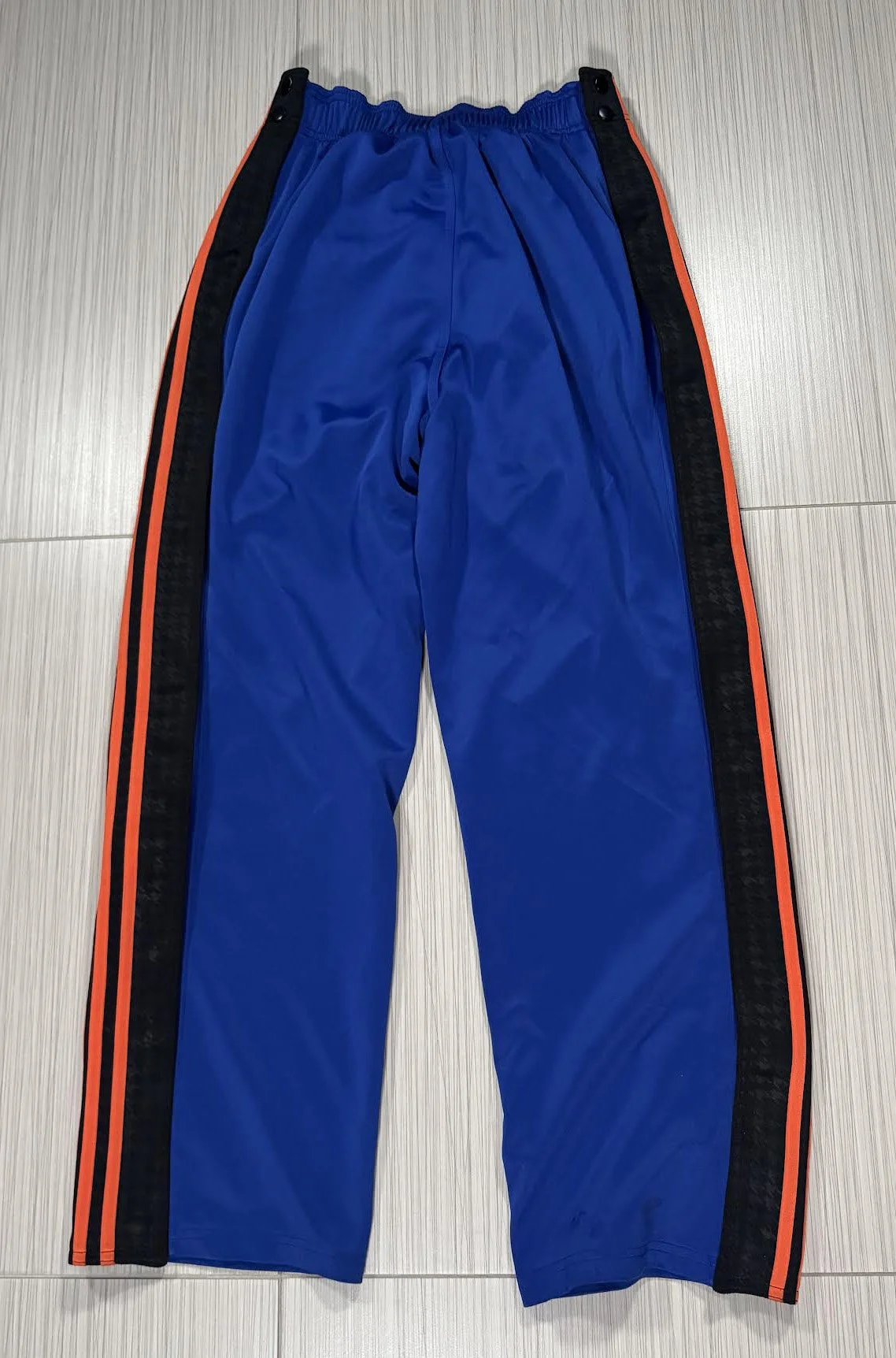 Adidas New York Knicks Shoot Around Pants (Size M) — RootsBK